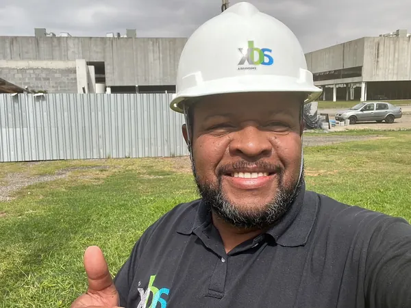 Amsterdan Oliveira, responsável técnico da Adamax Services, em obra